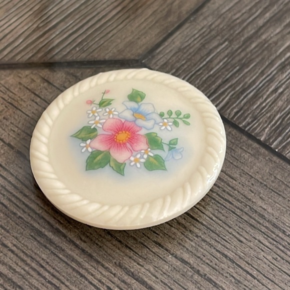 Vintage Avon 1984 Spring Bouquet Flower Pin Brooch - Picture 12 of 14